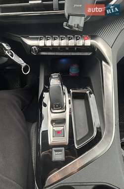 Внедорожник / Кроссовер Peugeot 3008 2019 в Киеве