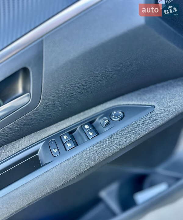 Внедорожник / Кроссовер Peugeot 3008 2020 в Киеве