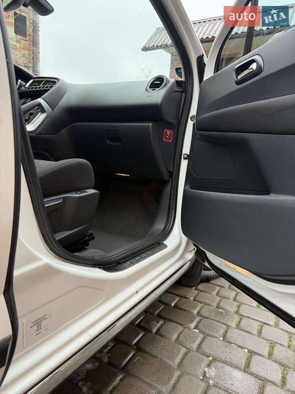 Внедорожник / Кроссовер Peugeot 3008 2010 в Тернополе