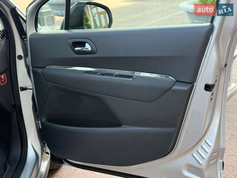 Внедорожник / Кроссовер Peugeot 3008 2014 в Стрые