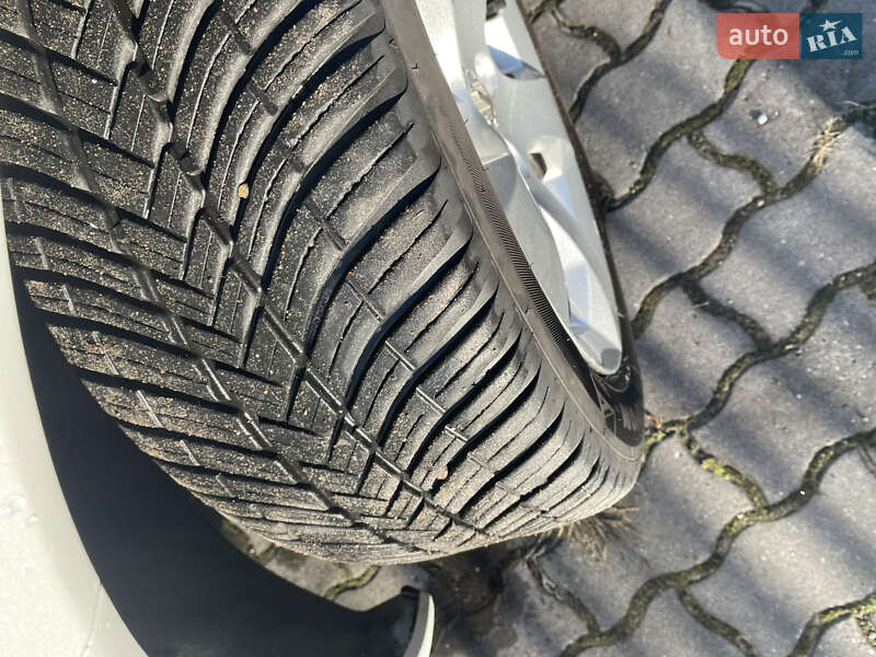 Внедорожник / Кроссовер Peugeot 3008 2011 в Калуше