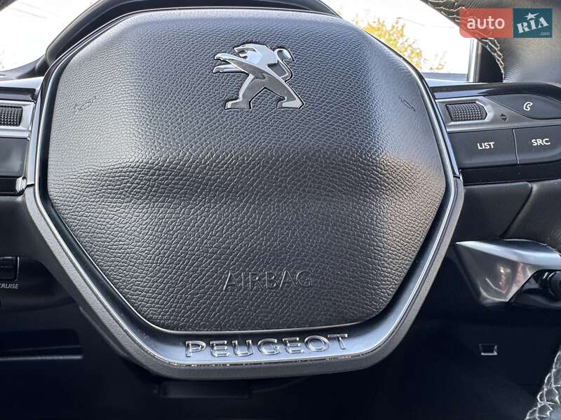 Внедорожник / Кроссовер Peugeot 3008 2017 в Киеве