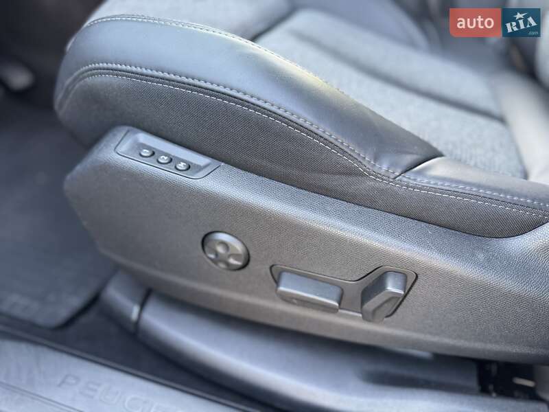 Внедорожник / Кроссовер Peugeot 3008 2017 в Киеве