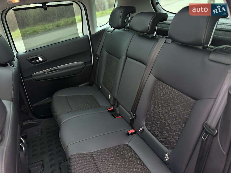 Позашляховик / Кросовер Peugeot 3008 2015 в Старокостянтинові