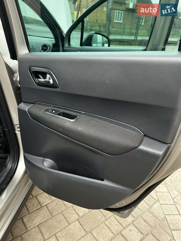 Внедорожник / Кроссовер Peugeot 3008 2010 в Ходорове фото 38 Внедорожник / Кроссовер Peugeot 3008 2010 в Ходорове