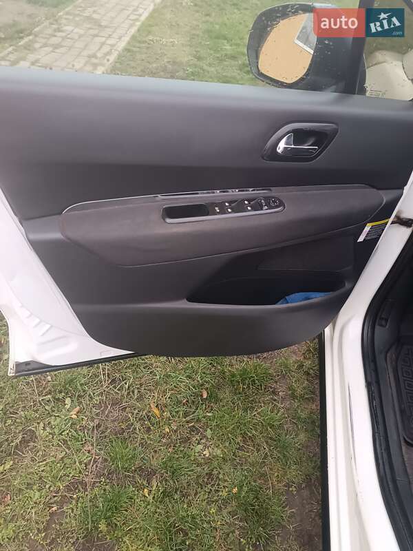 Позашляховик / Кросовер Peugeot 3008 2011 в Котельві фото 27 Позашляховик / Кросовер Peugeot 3008 2011 в Котельві