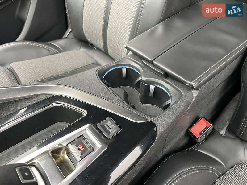 Позашляховик / Кросовер Peugeot 3008 2017 в Києві