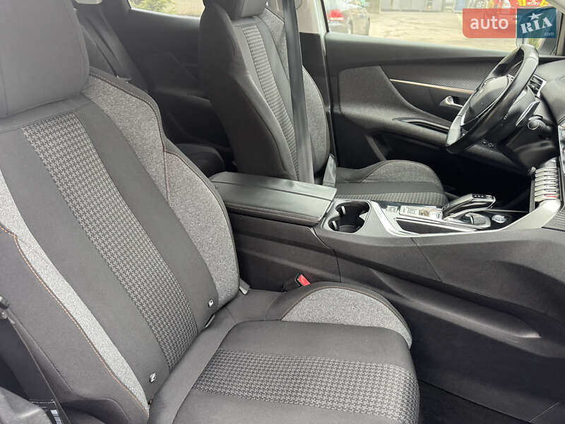 Позашляховик / Кросовер Peugeot 3008 2017 в Рівному