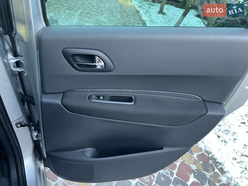 Позашляховик / Кросовер Peugeot 3008 2011 в Луцьку