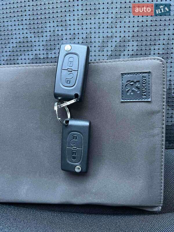 Позашляховик / Кросовер Peugeot 3008 2011 в Луцьку