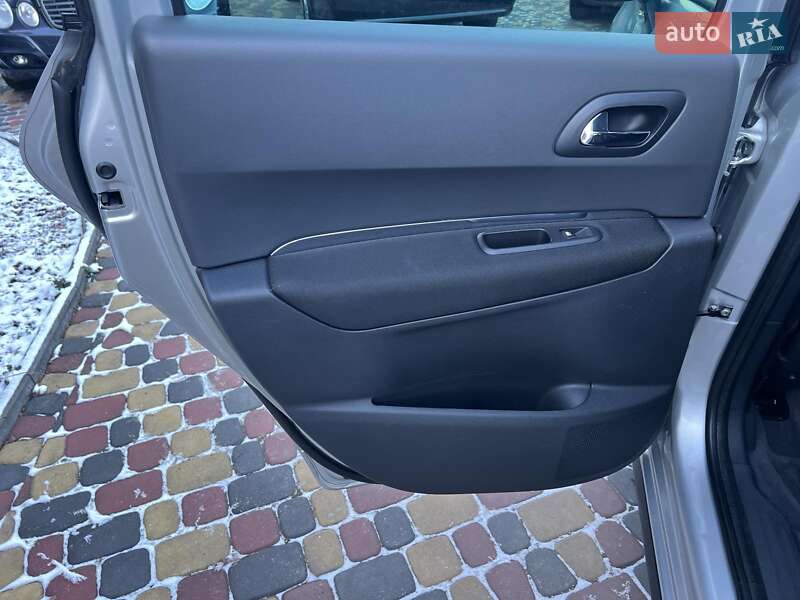 Позашляховик / Кросовер Peugeot 3008 2011 в Луцьку