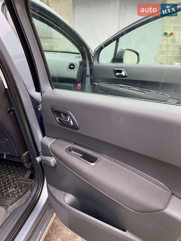 Внедорожник / Кроссовер Peugeot 3008 2011 в Згуровке