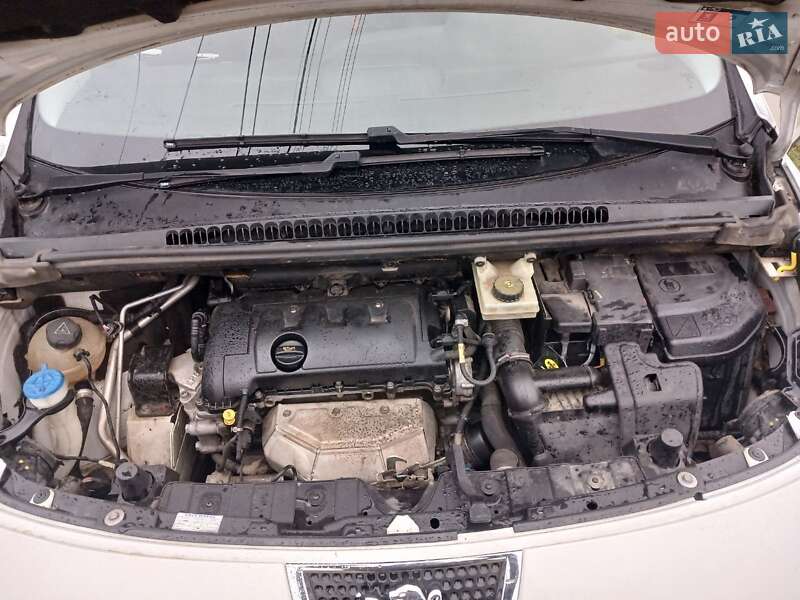 Позашляховик / Кросовер Peugeot 3008 2011 в Хмільнику