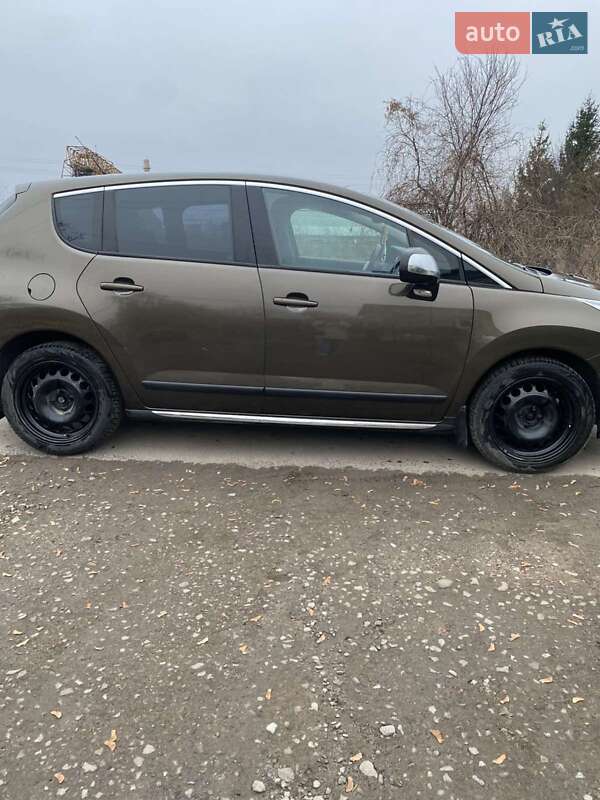 Позашляховик / Кросовер Peugeot 3008 2011 в Рогатині