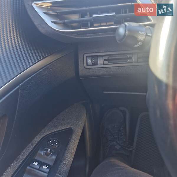 Внедорожник / Кроссовер Peugeot 3008 2017 в Староконстантинове