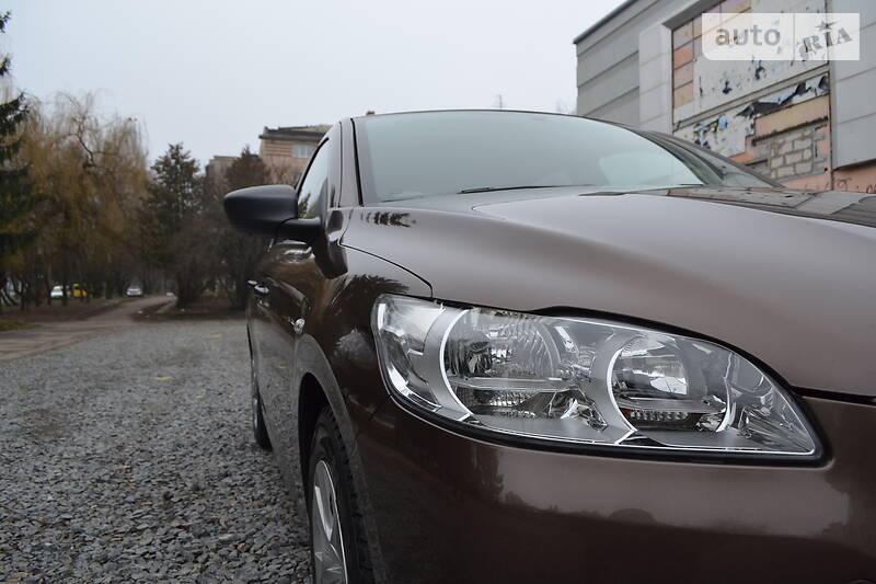 Седан Peugeot 301 2013 в Києві
