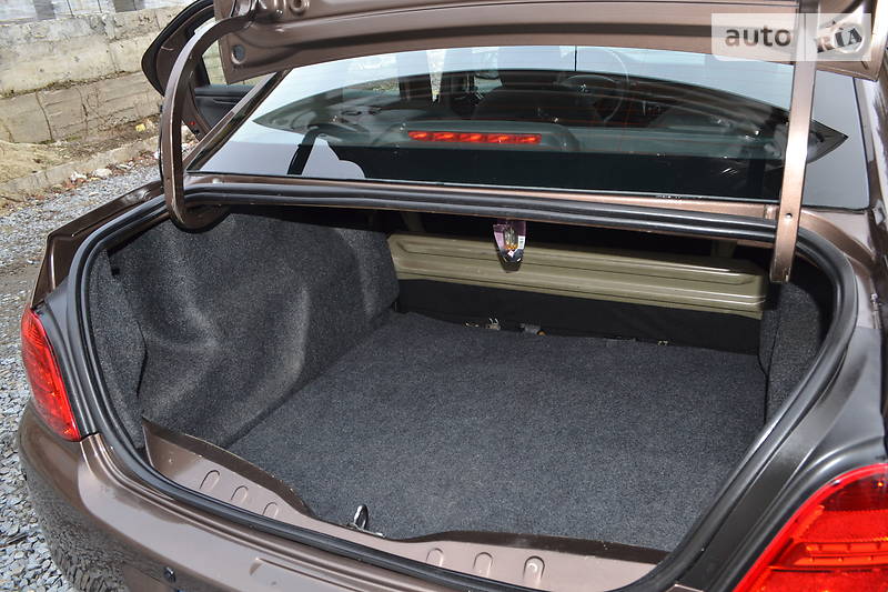 Седан Peugeot 301 2013 в Києві