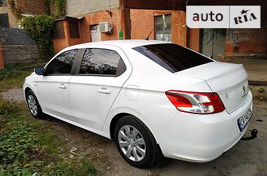 Седан Peugeot 301 2013 в Золотоноше