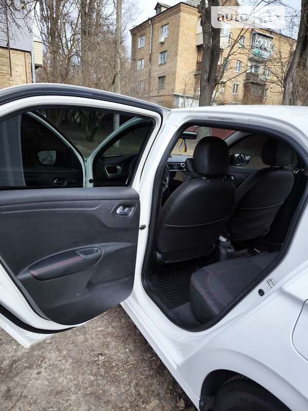 Седан Peugeot 301 2013 в Киеве