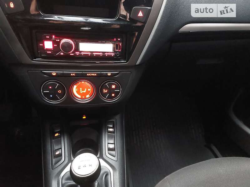 Седан Peugeot 301 2014 в Днепре