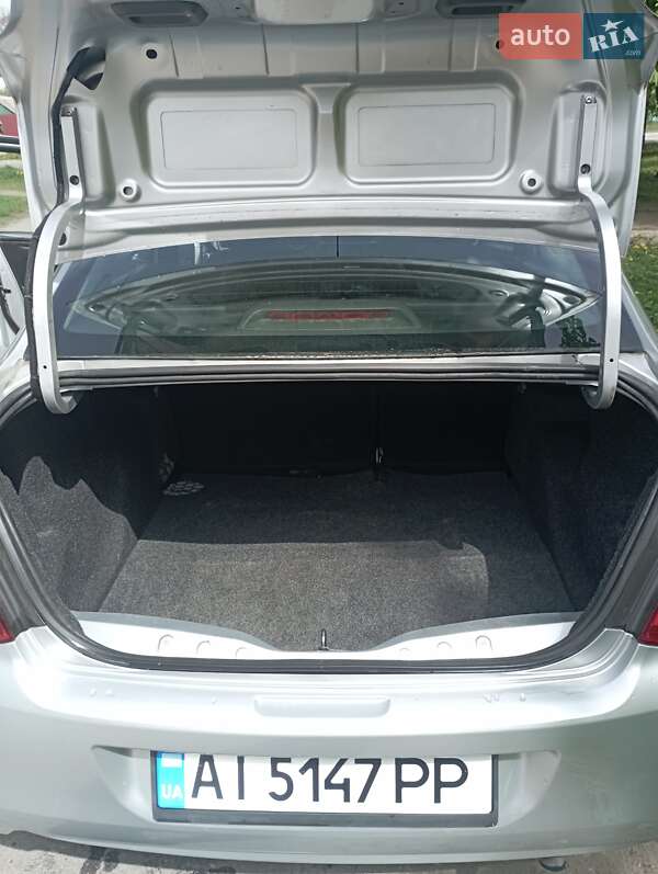 Седан Peugeot 301 2014 в Харькове