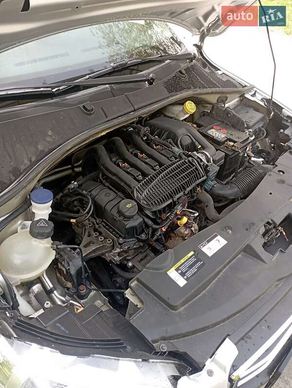 Седан Peugeot 301 2014 в Харькове