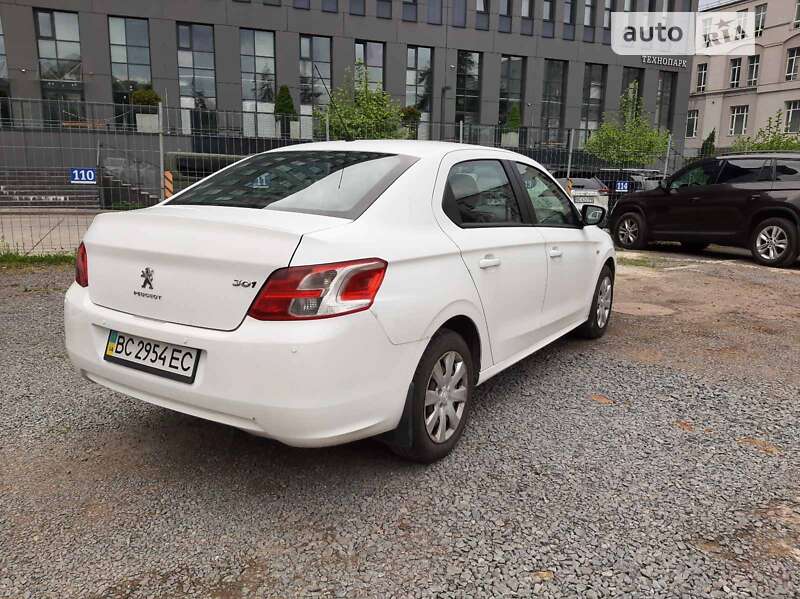 Седан Peugeot 301 2013 в Львове