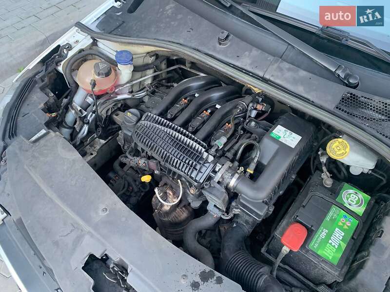 Седан Peugeot 301 2013 в Києві