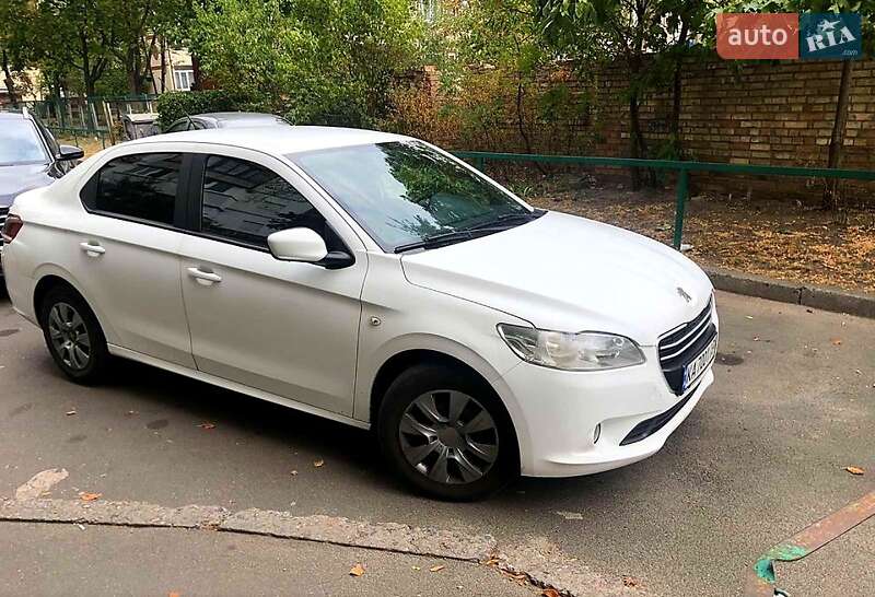 Седан Peugeot 301 2013 в Києві