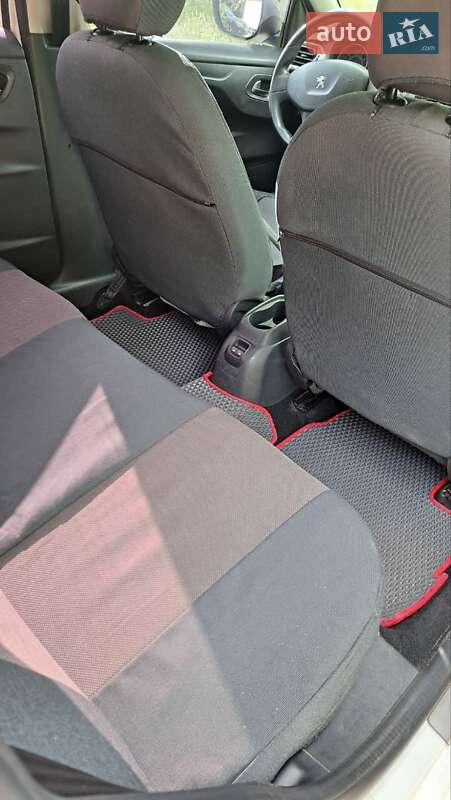 Седан Peugeot 301 2013 в Вінниці