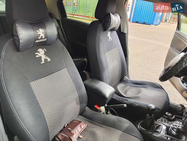 Седан Peugeot 301 2013 в Борщеві