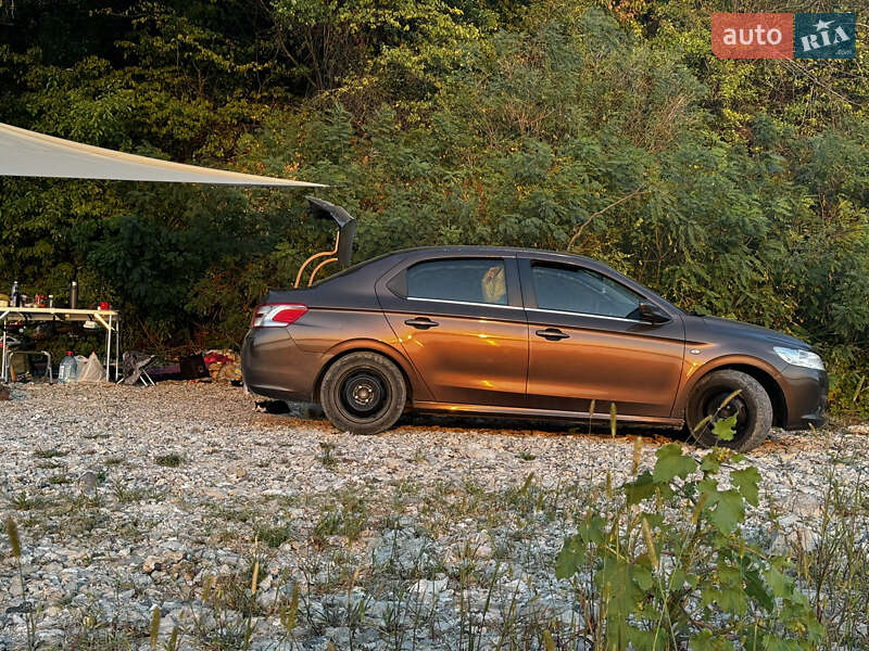 Седан Peugeot 301 2013 в Києві