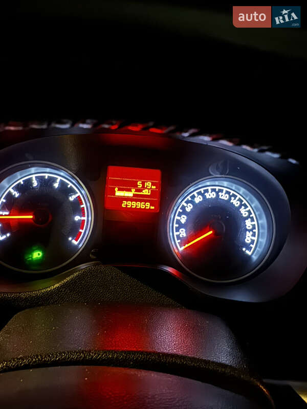 Седан Peugeot 301 2013 в Києві