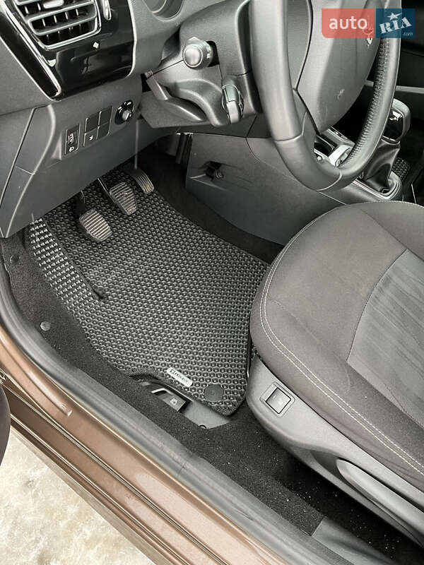 Седан Peugeot 301 2013 в Києві