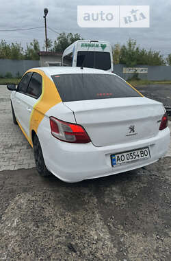 Седан Peugeot 301 2013 в Ужгороде