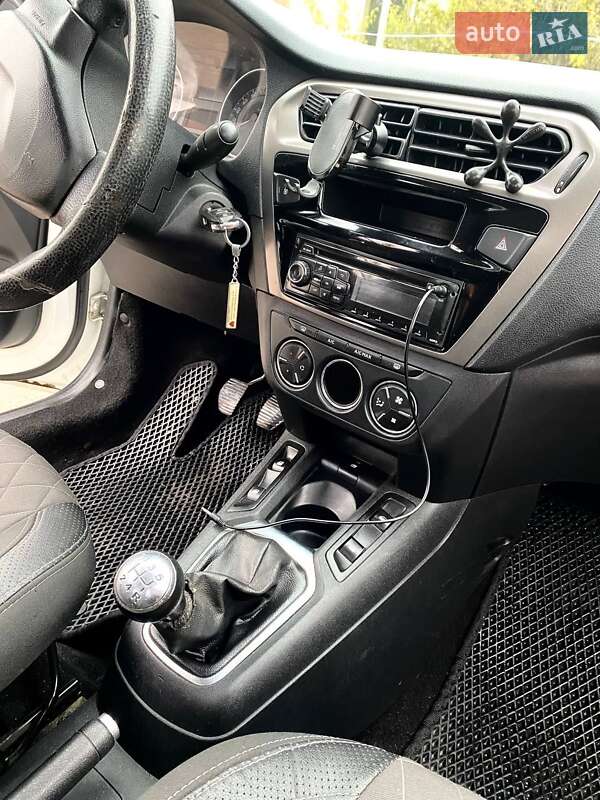 Седан Peugeot 301 2013 в Переяславе