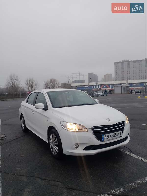 Седан Peugeot 301 2013 в Киеве