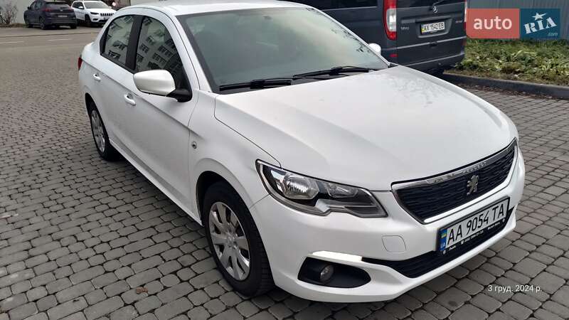 Седан Peugeot 301 2017 в Львове