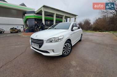 Седан Peugeot 301 2016 в Береговому