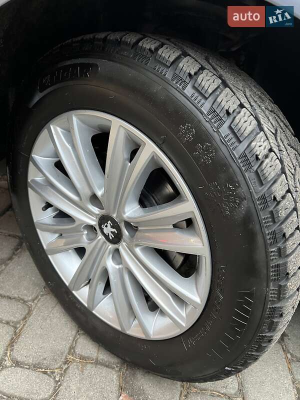 Седан Peugeot 301 2020 в Ирпене