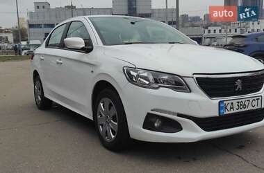 Седан Peugeot 301 2018 в Киеве