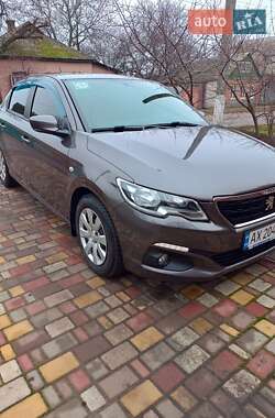 Седан Peugeot 301 2017 в Краснограді