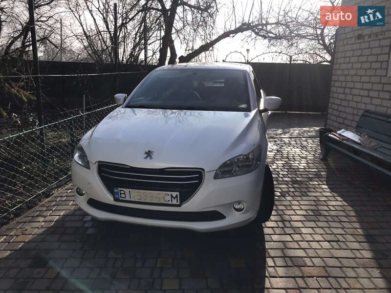 Седан Peugeot 301 2016 в Карлівці