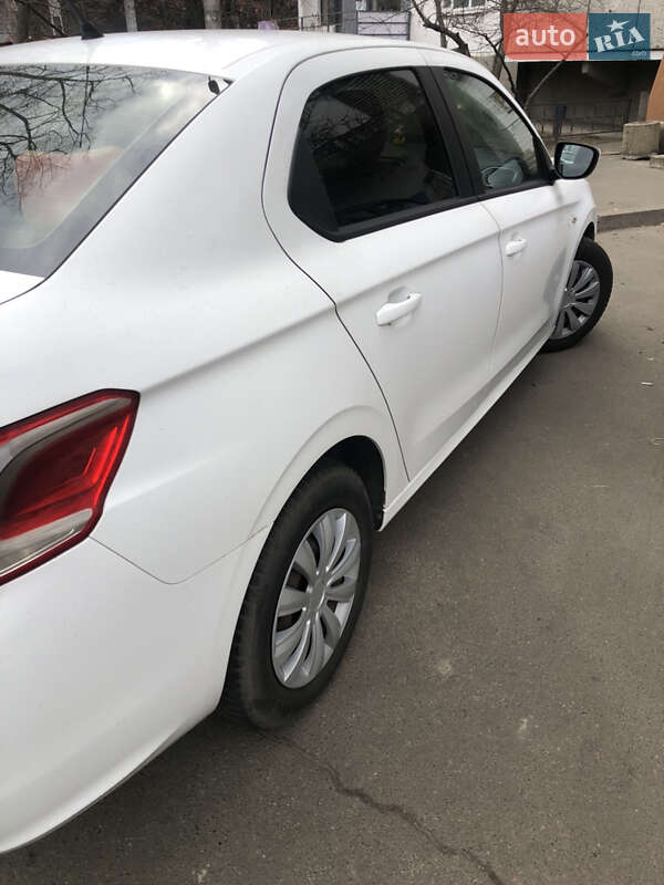 Седан Peugeot 301 2013 в Києві