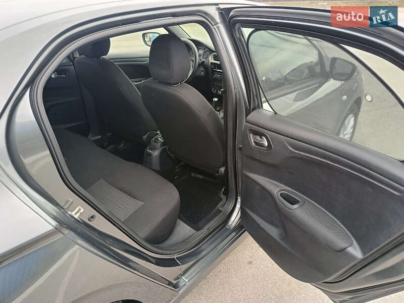 Седан Peugeot 301 2013 в Києві