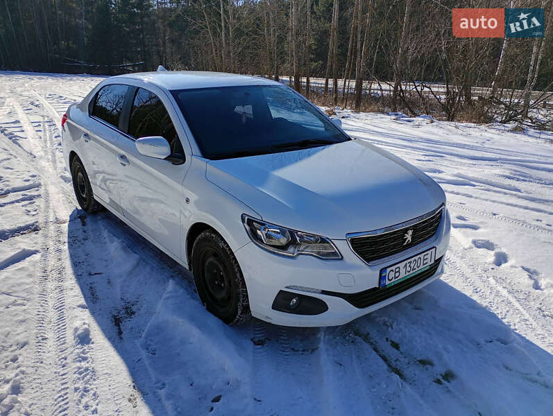 Седан Peugeot 301 2017 в Остер