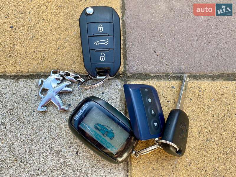 Седан Peugeot 301 2016 в Івано-Франківську