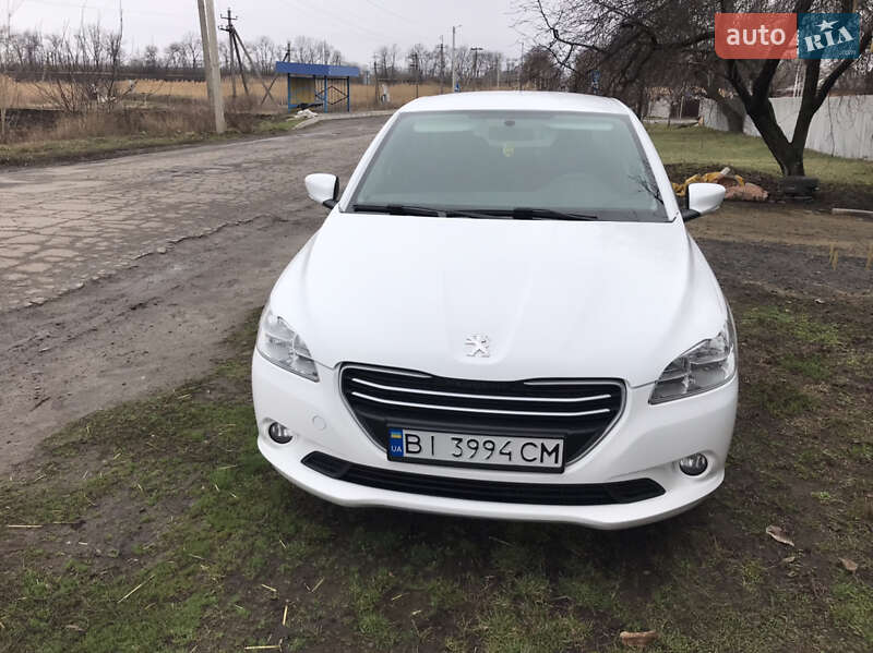 Седан Peugeot 301 2016 в Карлівці