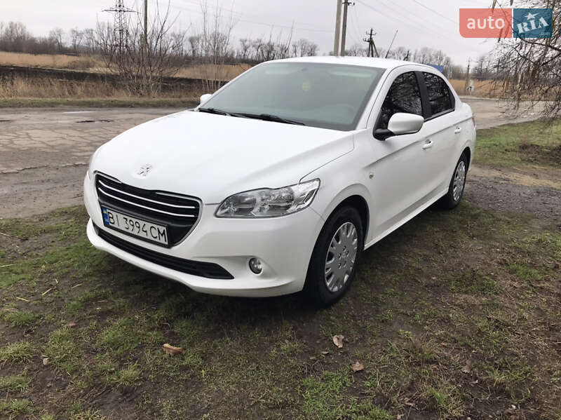 Седан Peugeot 301 2016 в Карлівці