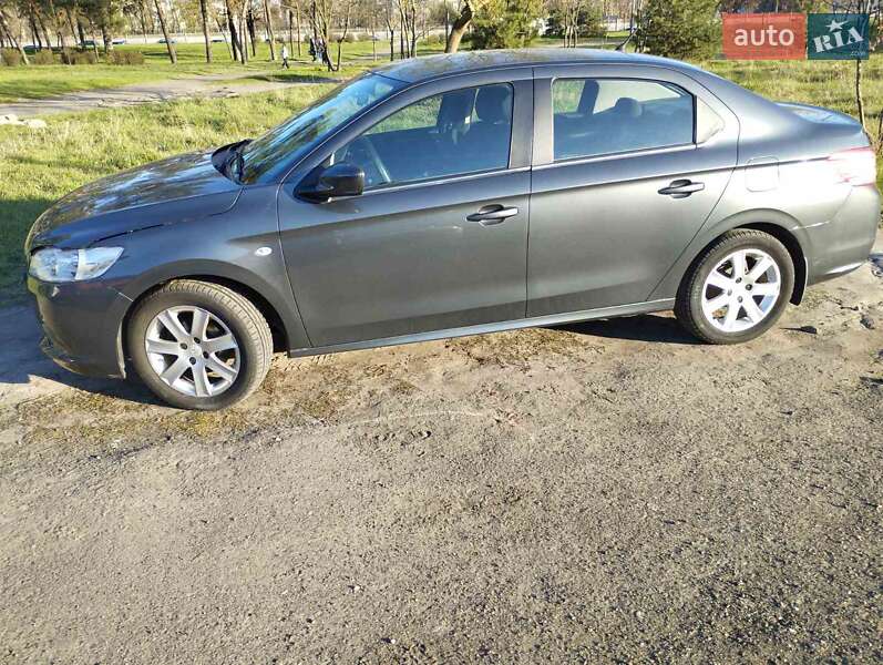 Седан Peugeot 301 2013 в Києві